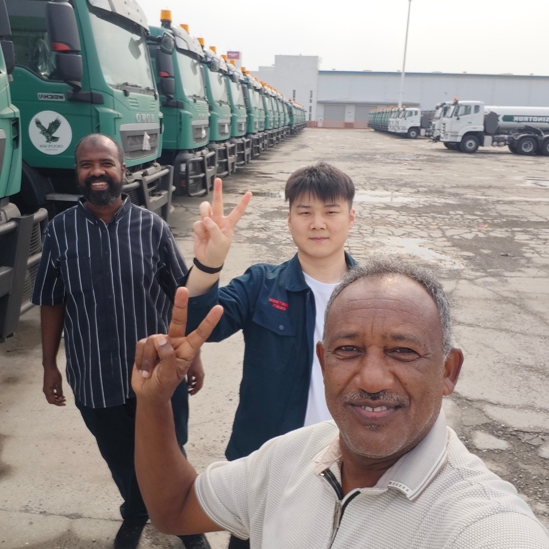 Latest company Cases about Des clients du Soudan sont venus visiter notre usine.