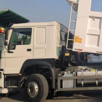 acheter 10 roues Capacité 25-30 tonnes HOWO 6X4 camionneur déchargeur Cisterne à carburant 300L 5600X2300X1500 Pneus 7.00r16 6+1 Pneus de rechange Personnalisable À gauche et à droite online manufacture