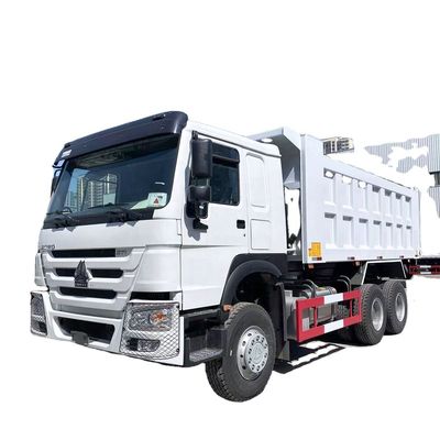 Un bon prix. 6 cylindres Sinotruck Howo 6X4 camion à bascule à bascule avec réservoir de cargaison de 5,3-6,2 M en ligne