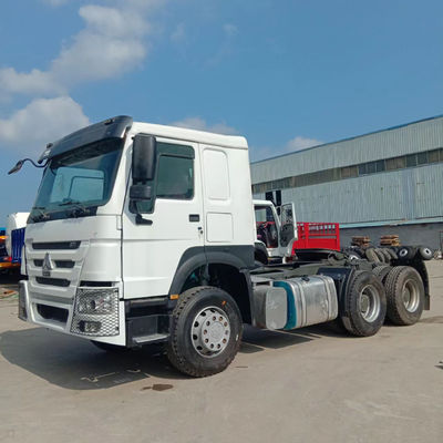 Un bon prix. Camion tracteur Sinotruk Howo 6X4 d'occasion avec 10 pneus et une capacité de réservoir de carburant de 300-400 litres en ligne