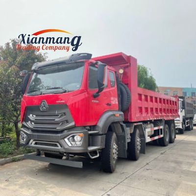 Un bon prix. 20 Cbm SINOTRUCK HOWO NX 8x4 camion de décharge 50 tonnes avec bâtonnet Hohan alliage d'aluminium haute capacité en ligne