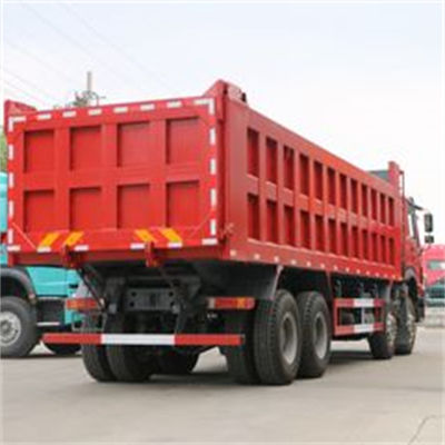 Un bon prix. Howo 8x4 380 CV Euro II Émission standard à la main gauche camion-déchargeur à 300L réservoir et 9tons capacité de chargement de l'essieu avant en ligne