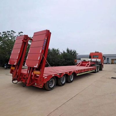 Un bon prix. Semi-remorque à lit bas avec échelle hydraulique à 3 axes et rampes automatiques 40T-100T capacité de charge en Afrique du Sud en ligne