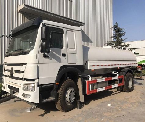Un bon prix. SINOTRUCK 4X2 5CBM Véhicule spécial pour l'eau Camion Transmission manuelle Type 10 Tonnes Charge nominale en ligne